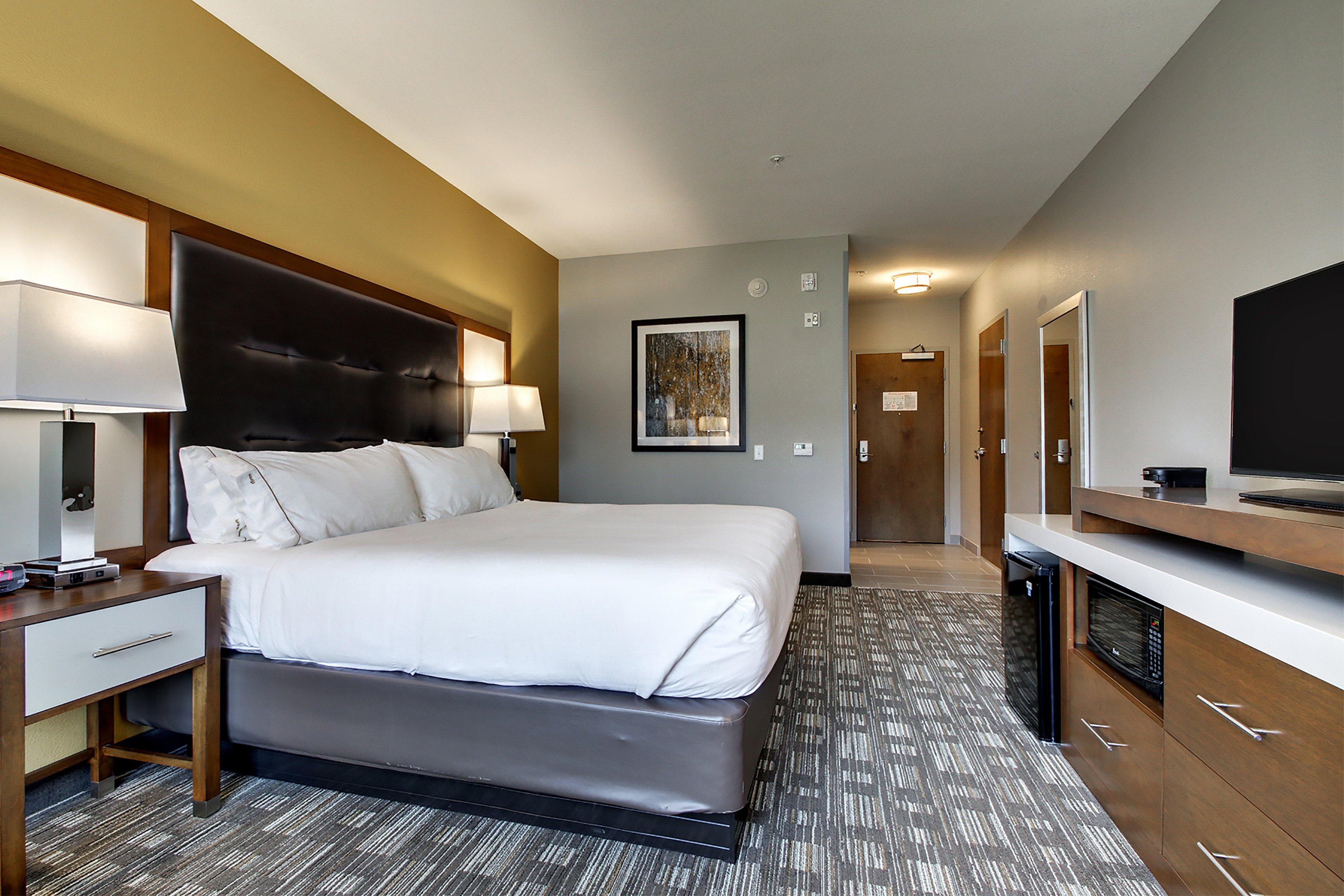 Holiday Inn Express & Suites Albany Exterior photo