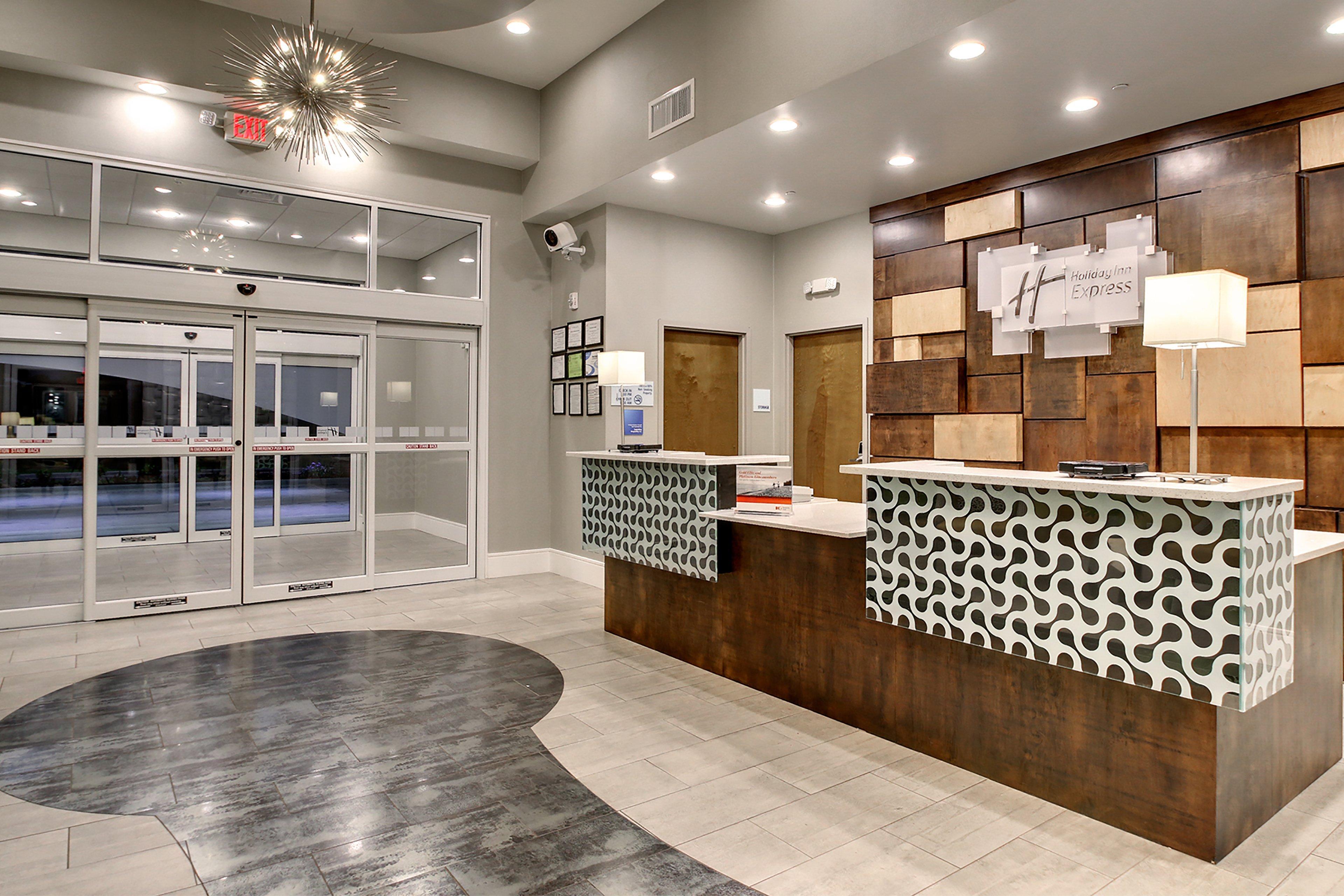 Holiday Inn Express & Suites Albany Exterior photo