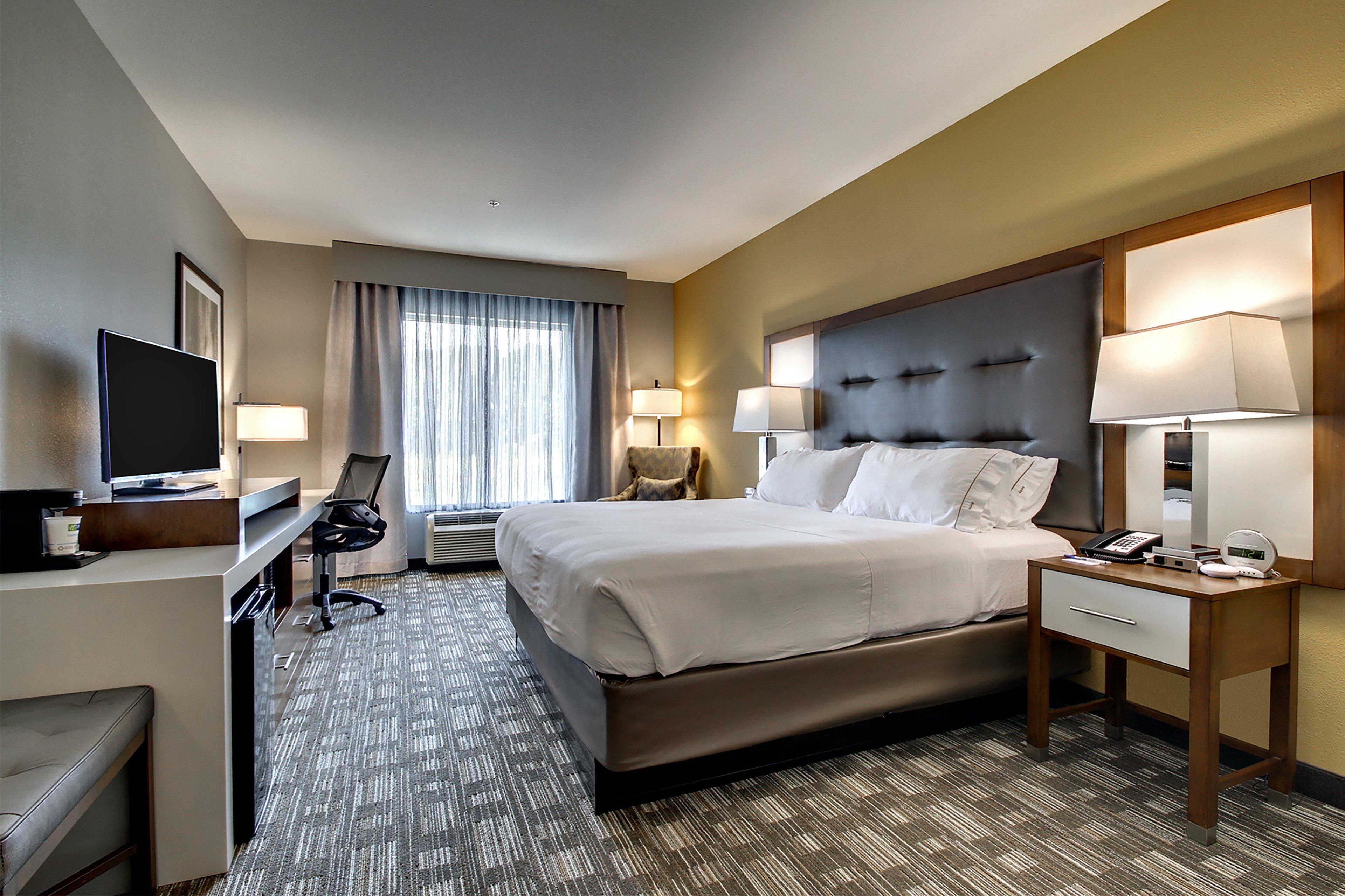Holiday Inn Express & Suites Albany Exterior photo