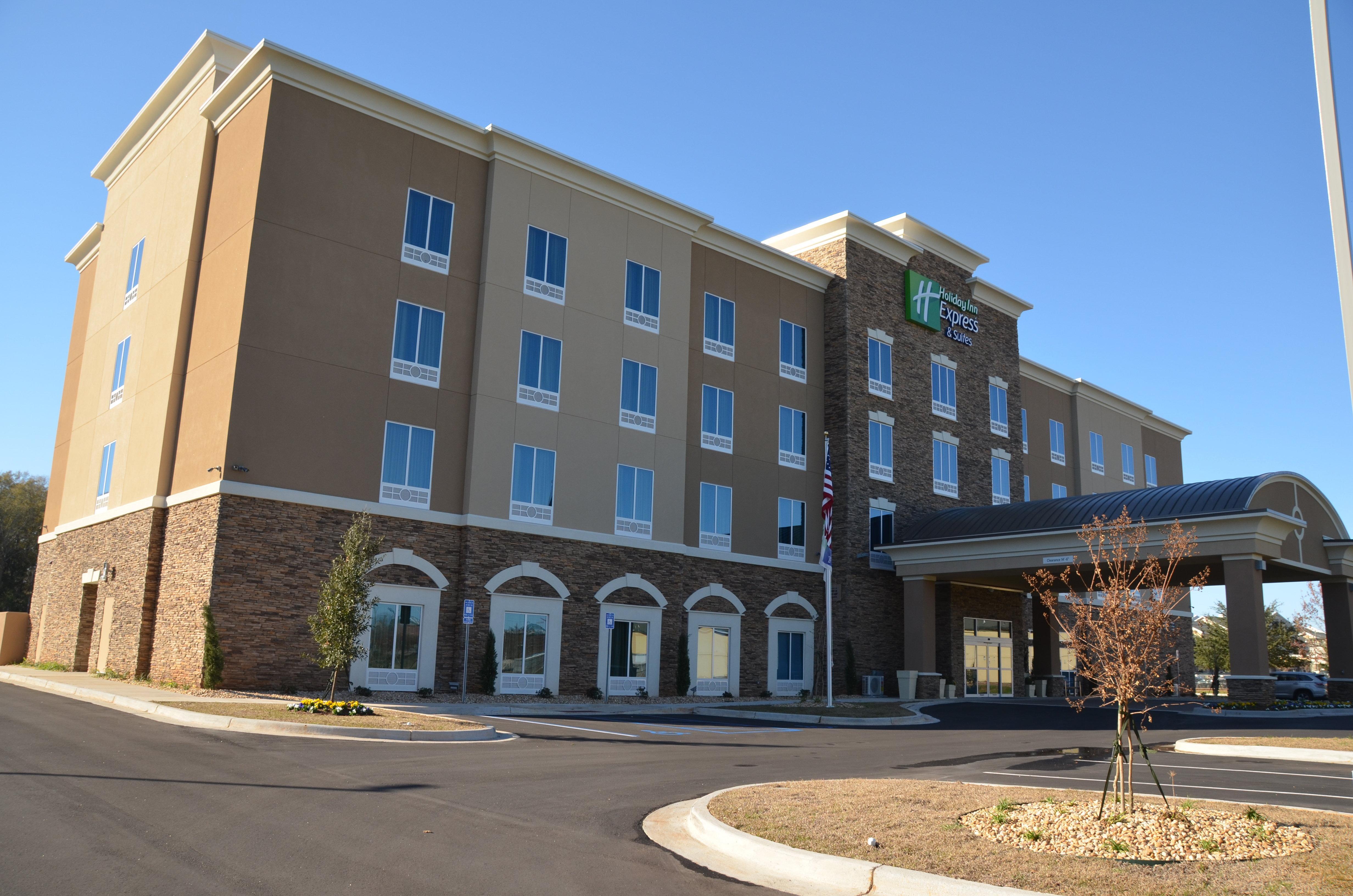 Holiday Inn Express & Suites Albany Exterior photo