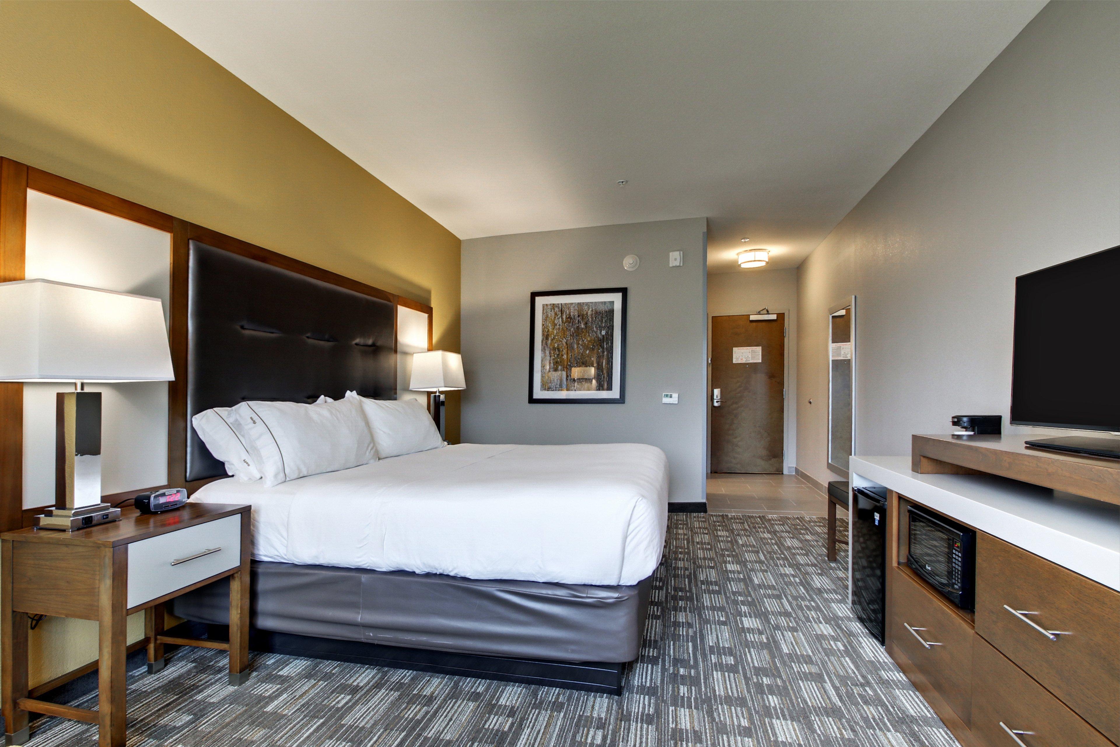 Holiday Inn Express & Suites Albany Exterior photo