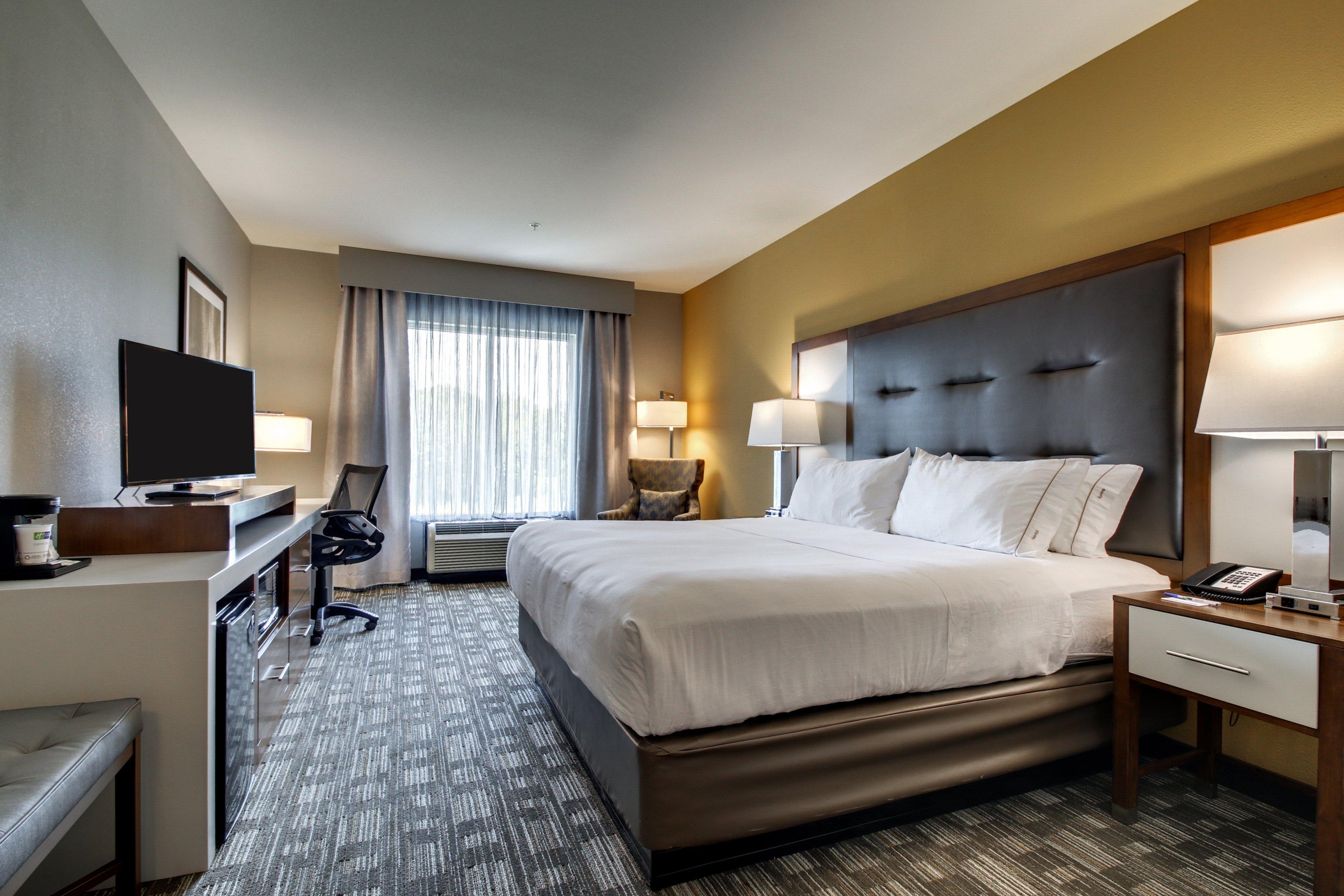 Holiday Inn Express & Suites Albany Exterior photo